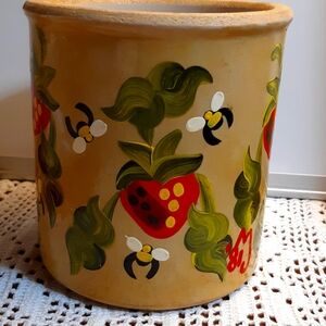 VINTAGE ROSEVILLE VASE